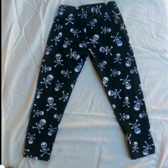 Skull capris - Picture 2 of 3